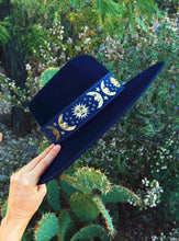 Load image into Gallery viewer, Lumen