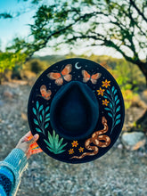 Load image into Gallery viewer, Silas