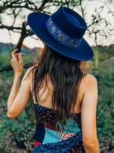 Load image into Gallery viewer, Lumen